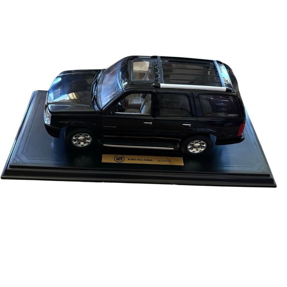 Cadillac Escalade 2002 Display Model Car *Read*